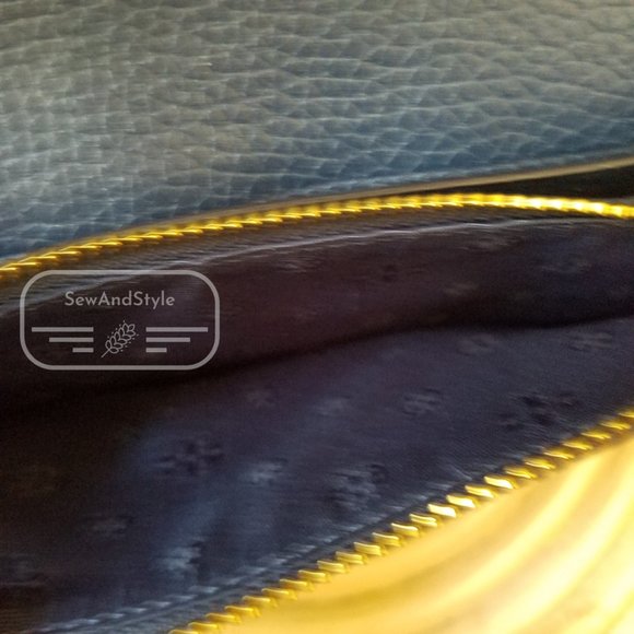 TORY BURCH BRITTEN SMART PHONE WALLET NAVY BLUE ROYAL BLUE SNAP BUTTON WRISTLET - Picture 8 of 8